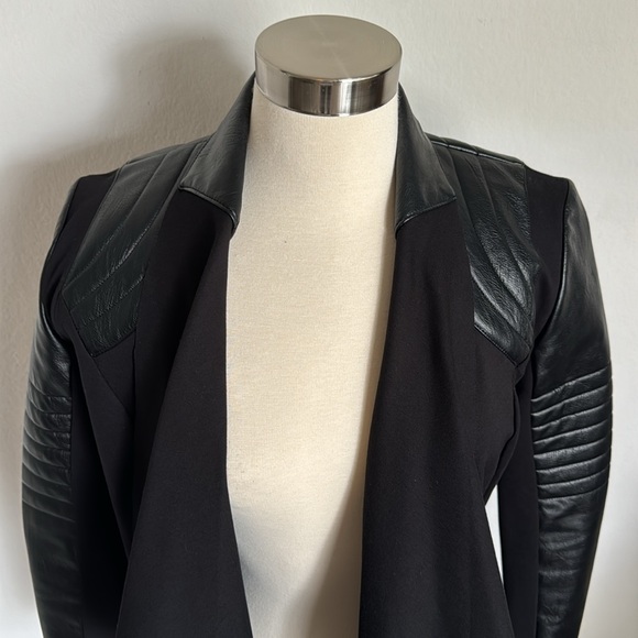 Sexy Jacket 🖤 - Picture 2 of 9